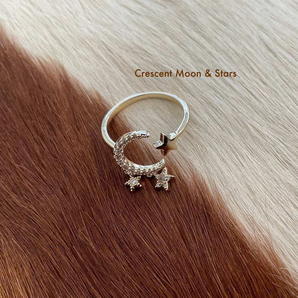 Crescent Moon and Stars Ring.  Buy one for every finger💕
